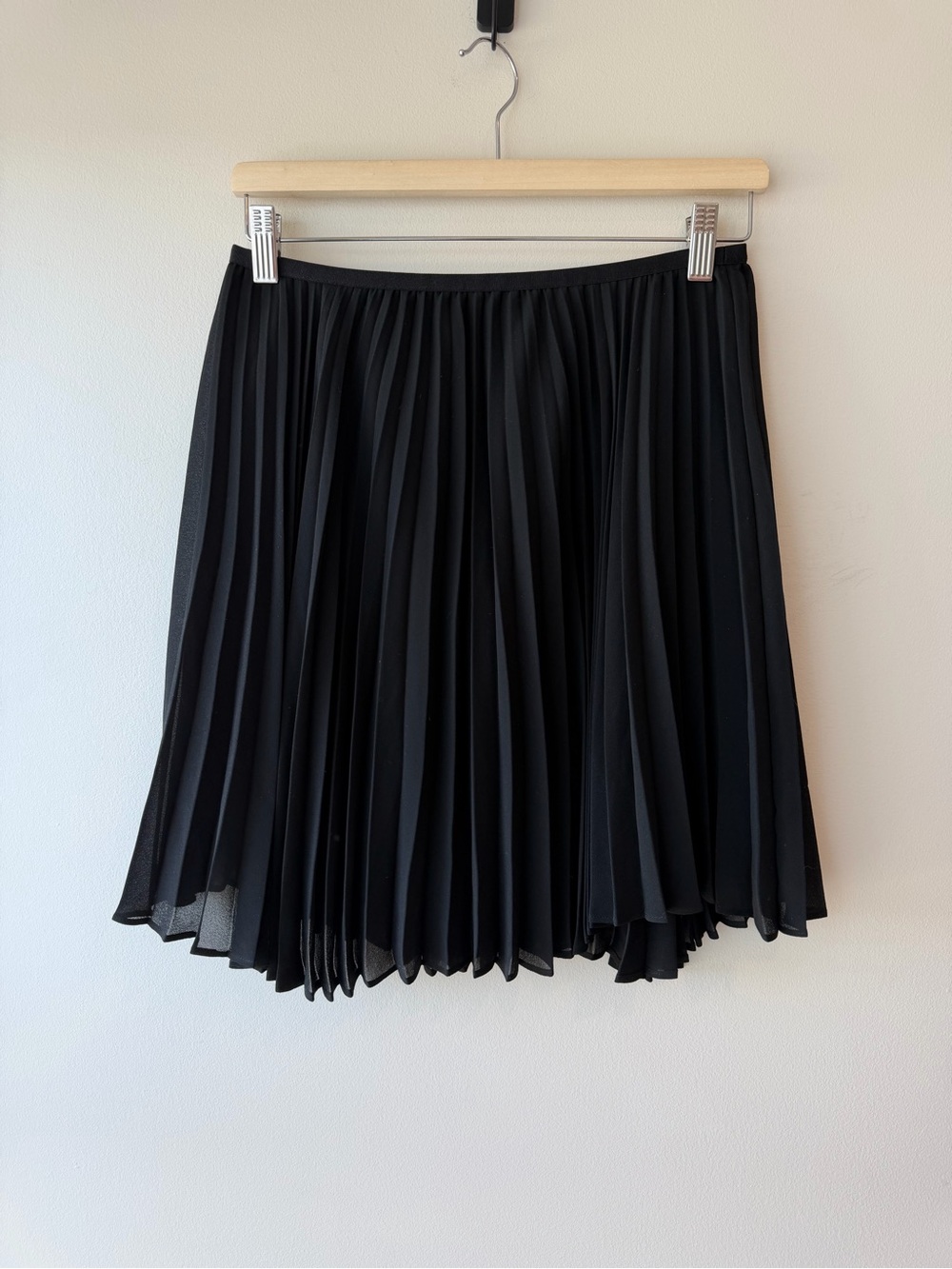 Babaton Document Pleated Mini Skirt - Black - Picture 4 of 6